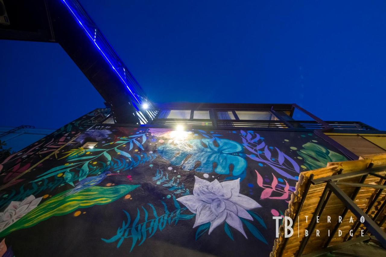 Terra Bridge Hotel Tbilisi Exterior photo
