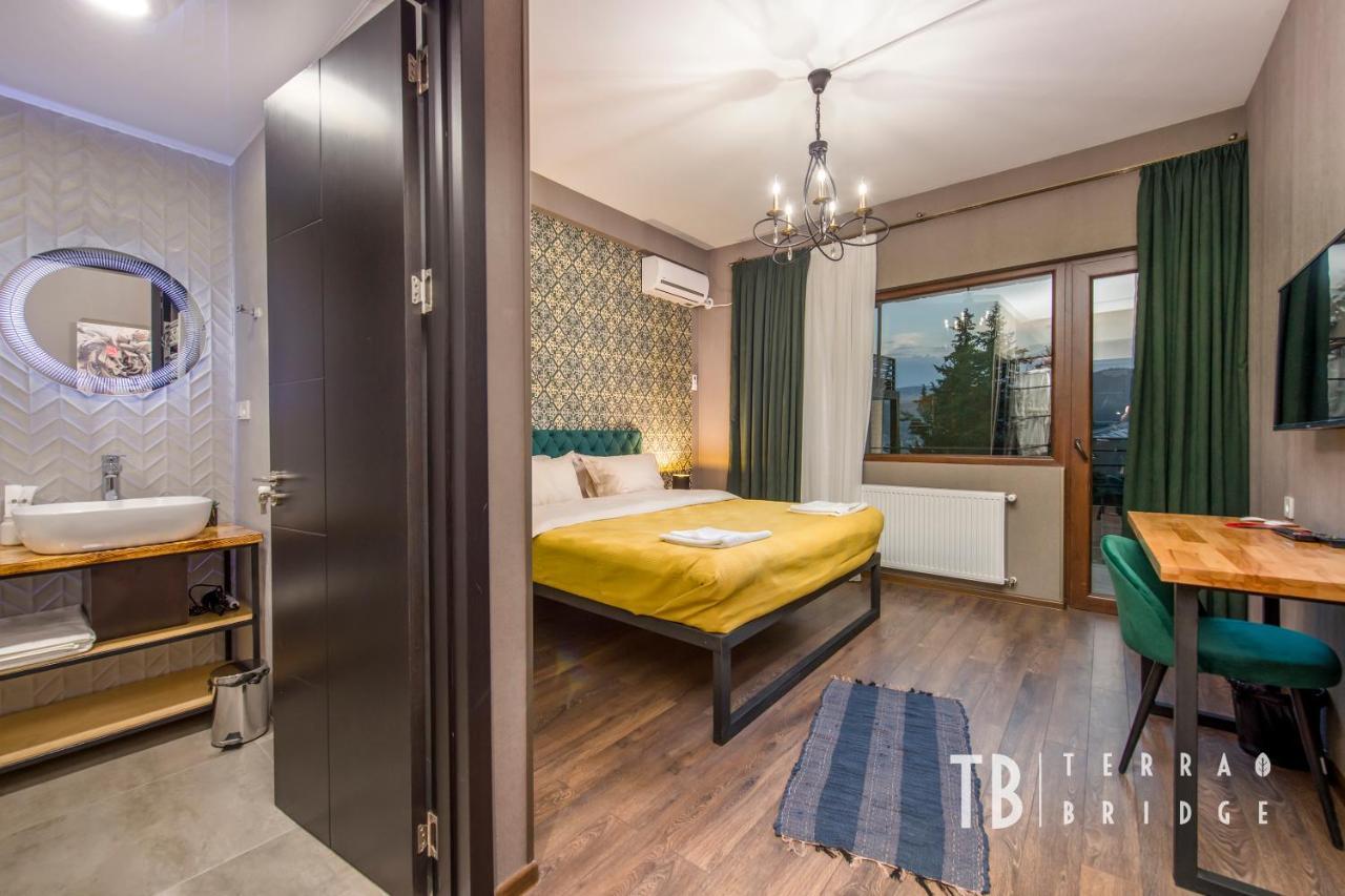 Terra Bridge Hotel Tbilisi Exterior photo